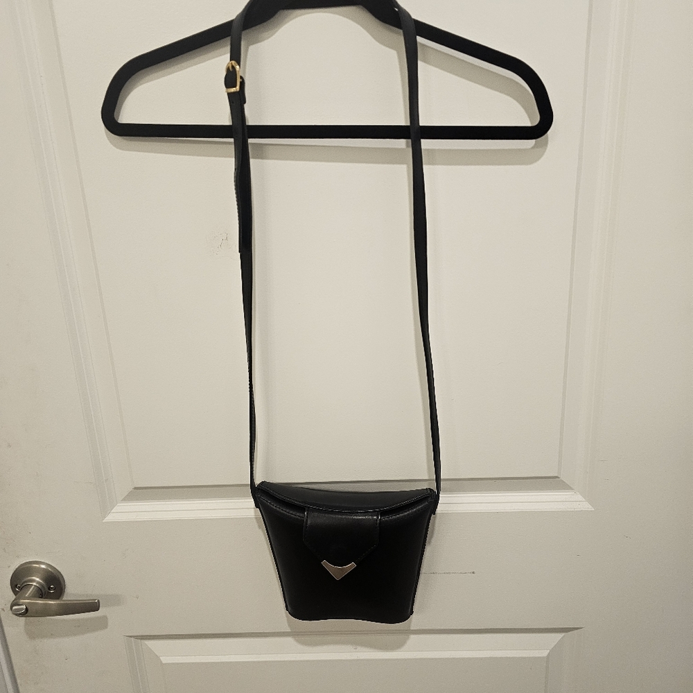 Elegant Black Crossbody Bag, Italian Leather By L'Artigiana.